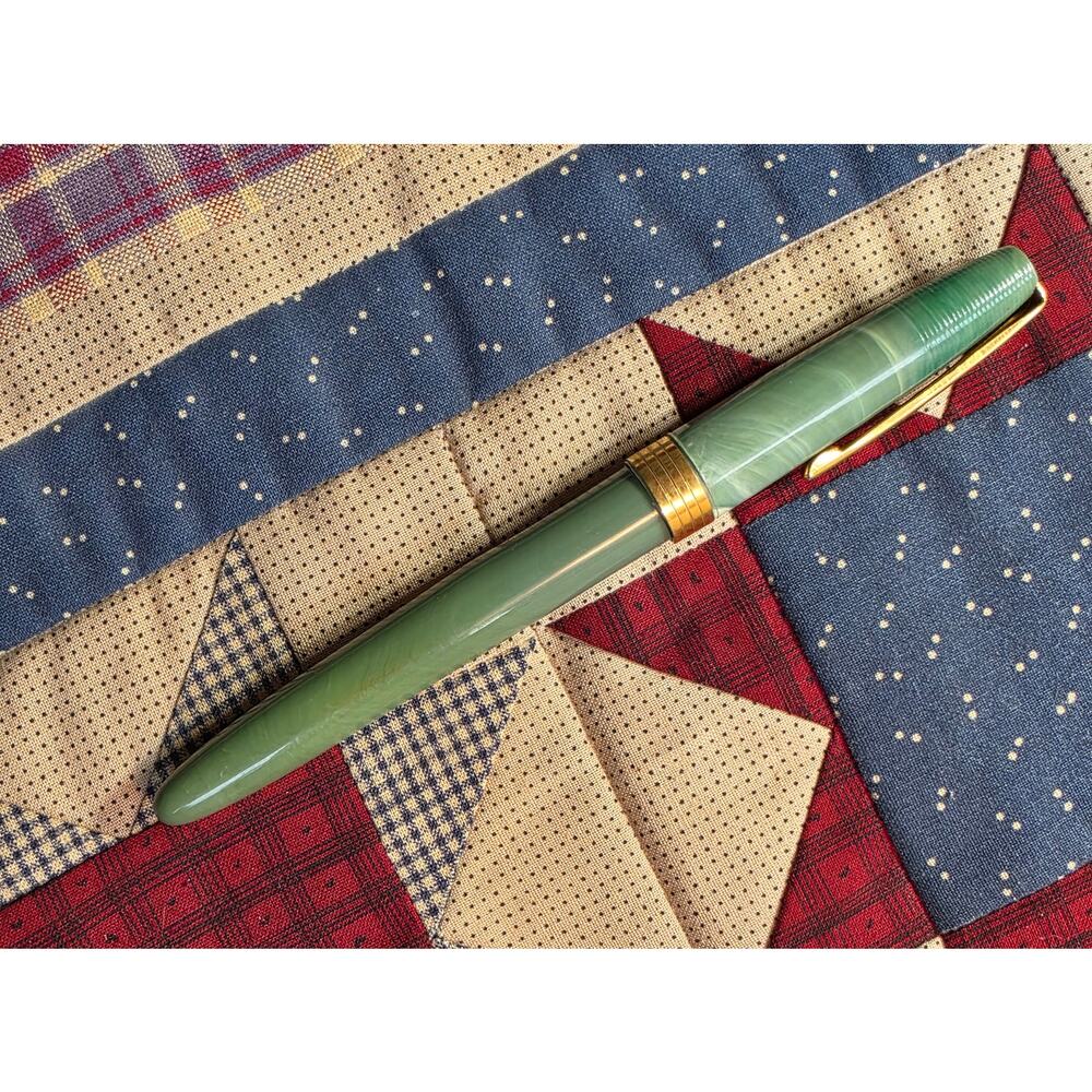 Vintage  Stratford Fountain Pen  Green Gold Marble